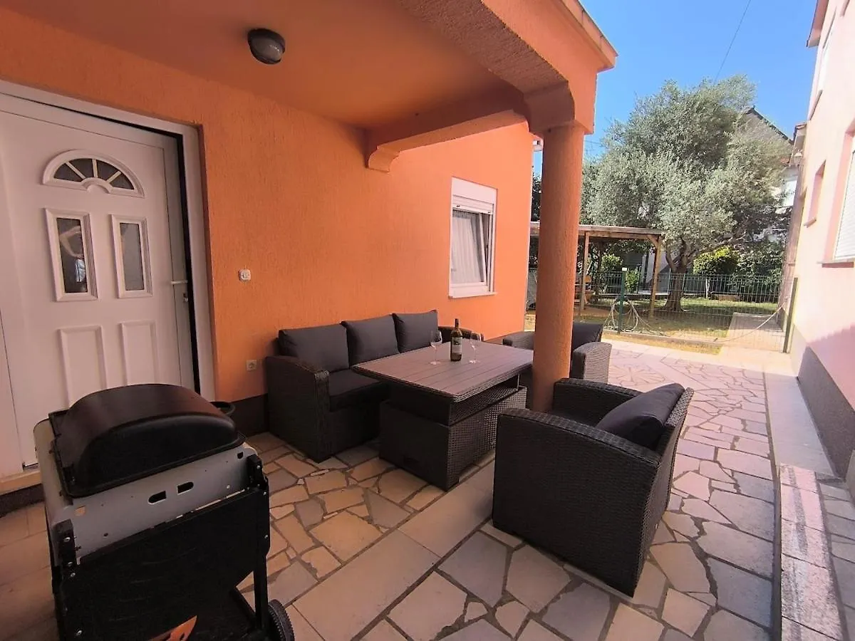 Small House Apartment Near The Beach Valbandon
