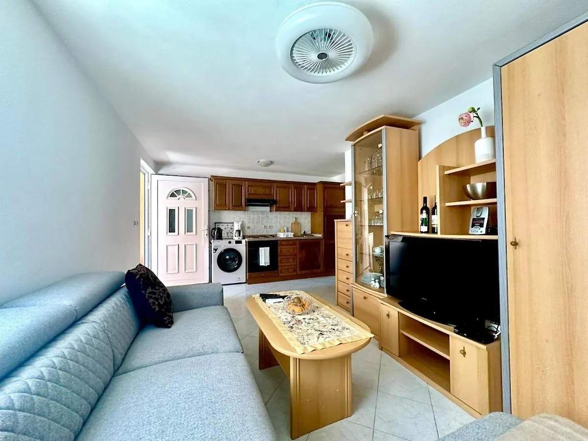 Small House Apartment Near The Beach Valbandon